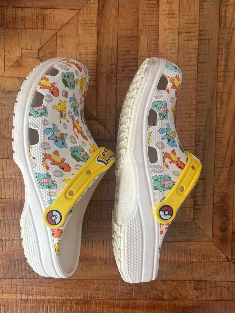 Crocs Men’s 6/Women’s 8, classic Pokémon, EUC - Picture 6 of 7